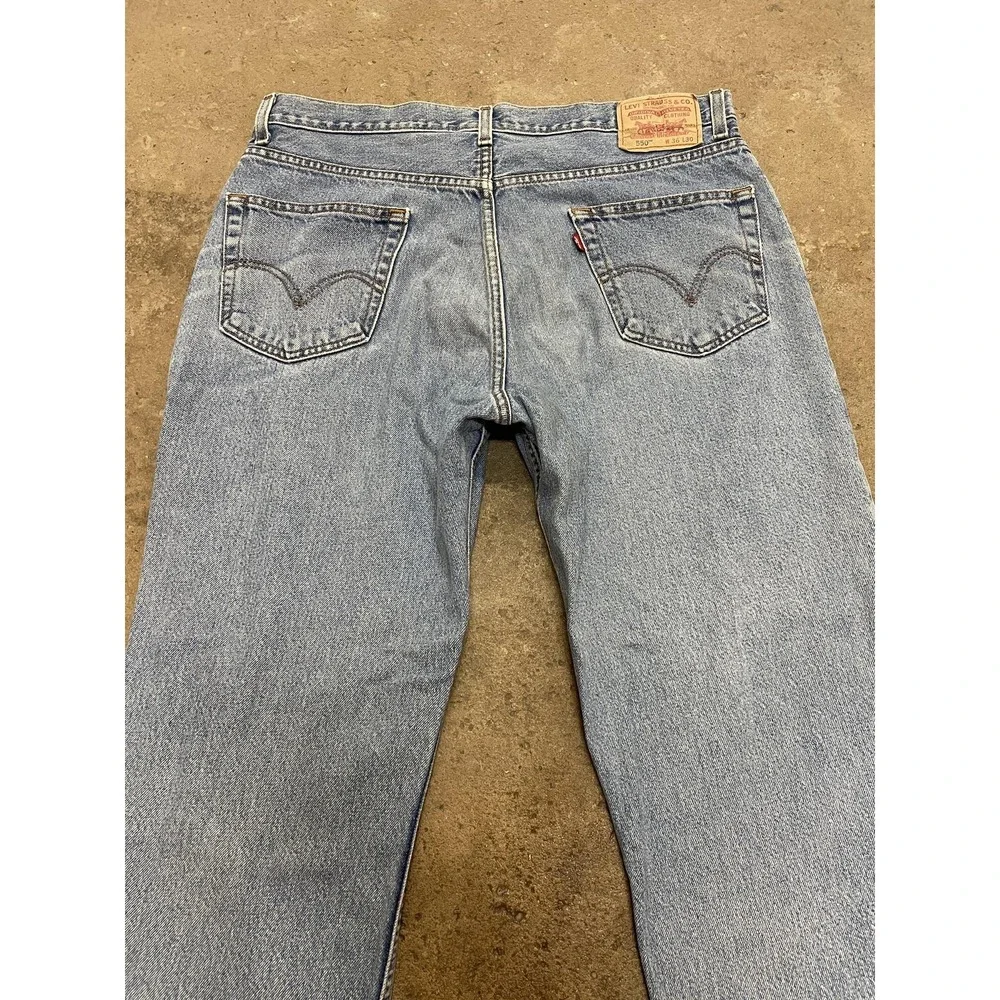 Levis 550 Jeans Mens 36x30‎ Light Wash Blue Relaxed Tapered Zip Fly Distressed